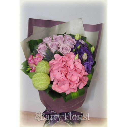 BOU 0014 10支淺紫色玫瑰 + 1支粉紅色繡球 + 深紫色桔梗 + 季節性襯花